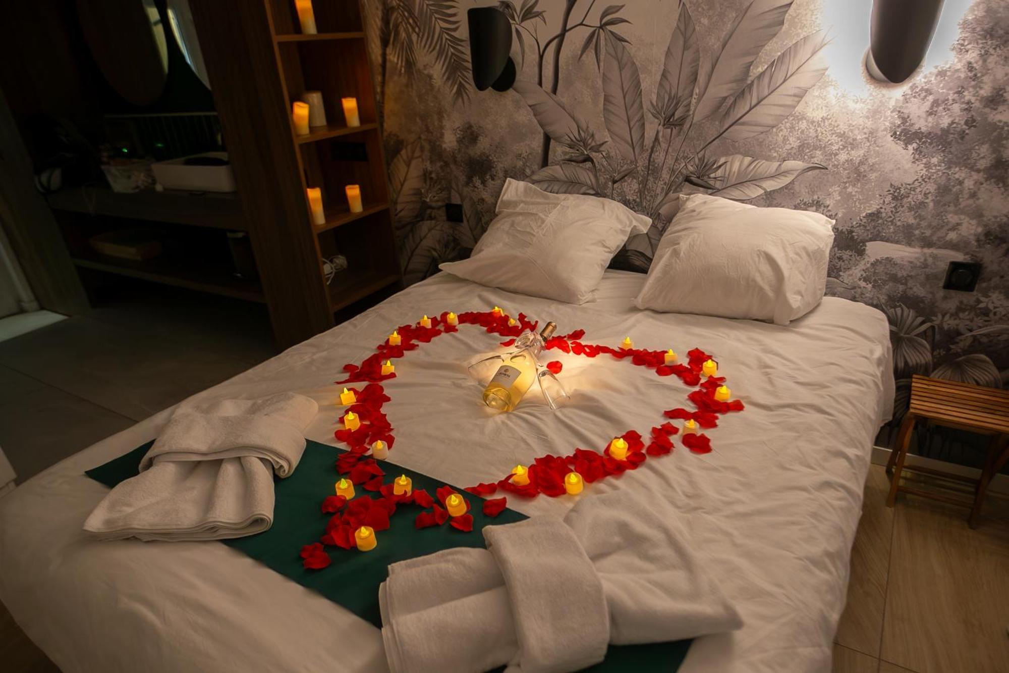 Love Room Du Mont D'Or Марсилия Екстериор снимка